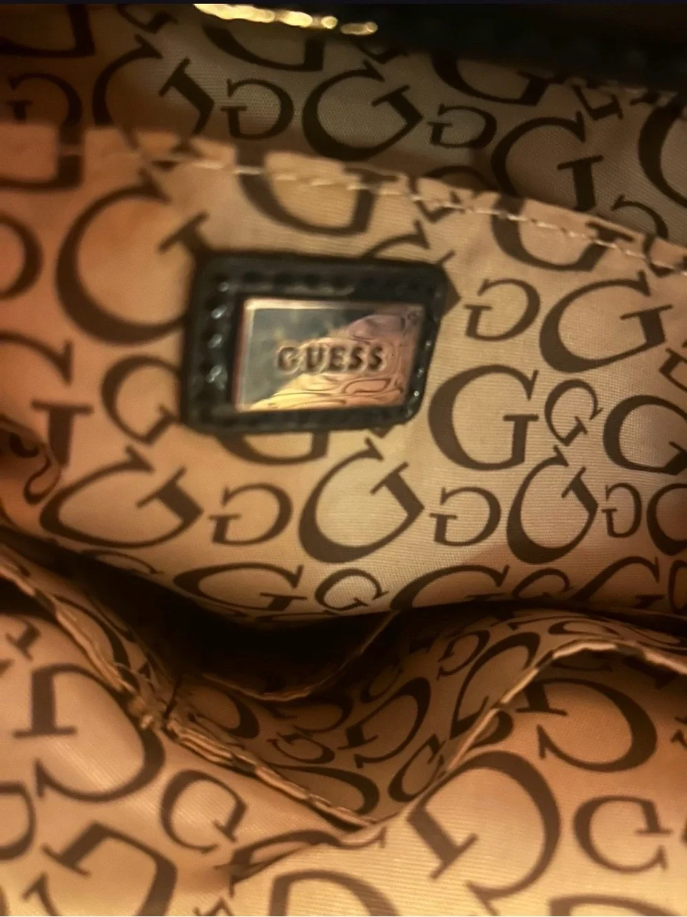 Guess tote all